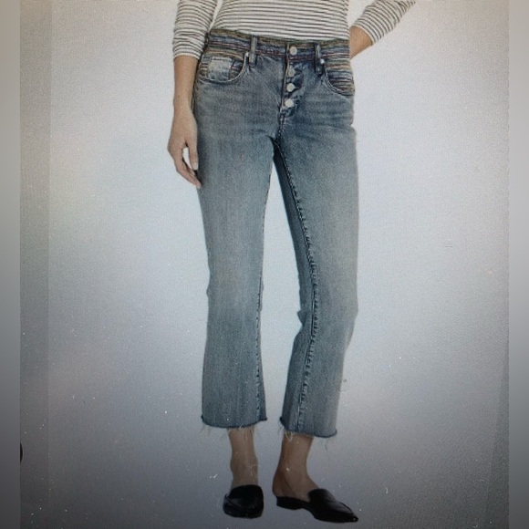 BLANKNYC STYLISH CROPPED EXPOSED BUTTONS RAINBOW WAIST BAND IN SIZE 25 - Picture 2 of 14